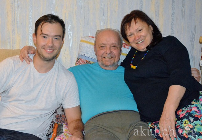Писатель Анатолий Полянский с женой Лидой и внуком Анатолием. Фото Сергея Акулича